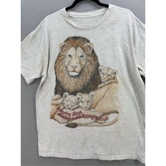 VTG Ringling Bros And Barnum & Bailey Circus Lion & Cubs T-Shirt Size L USA - Picture 8 of 8